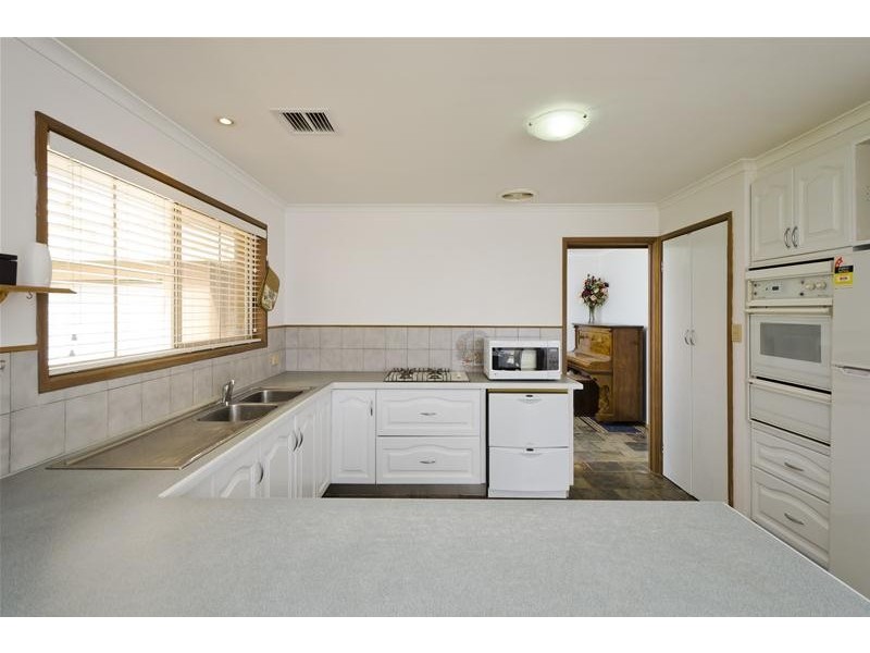 14 Larter Court, Hoppers Crossing VIC 3029