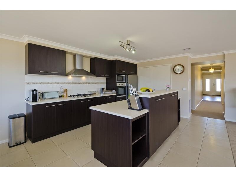 77 Kinglake Drive, Wyndham Vale VIC 3024