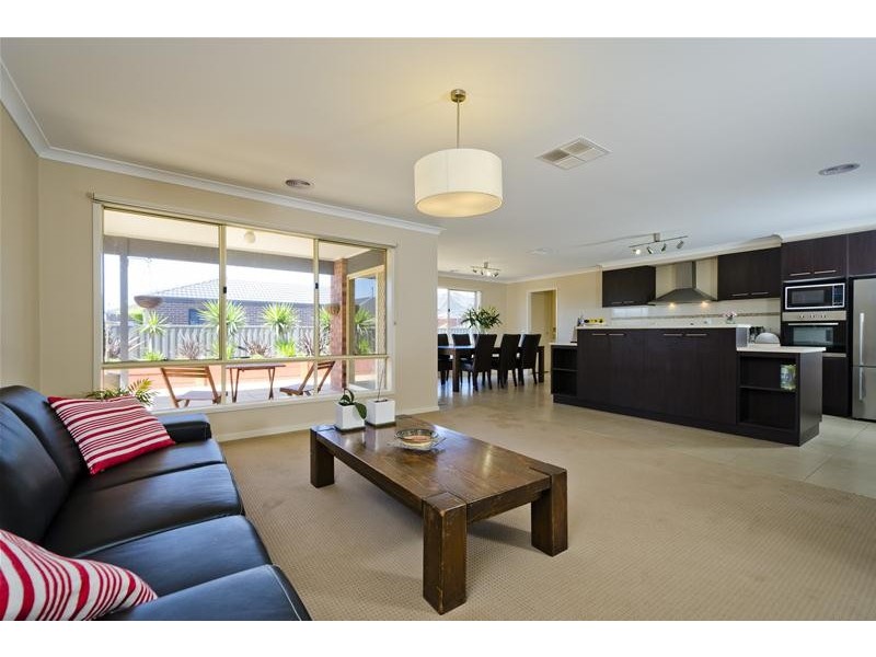 77 Kinglake Drive, Wyndham Vale VIC 3024