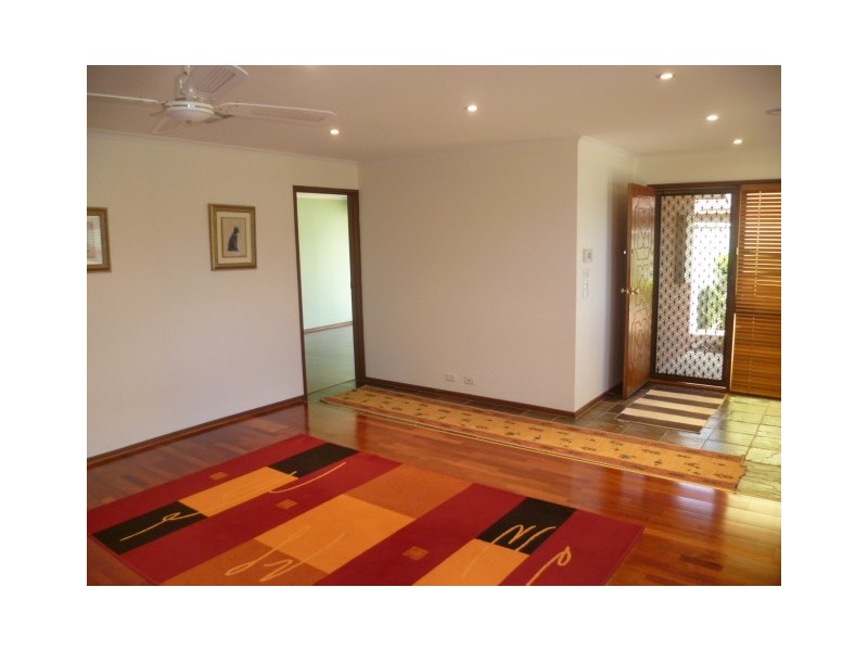 31 Daphne Cres, Werribee VIC 3030