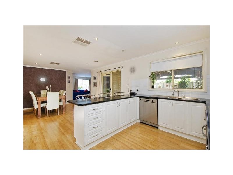 6 Diana Dve, Werribee VIC 3030