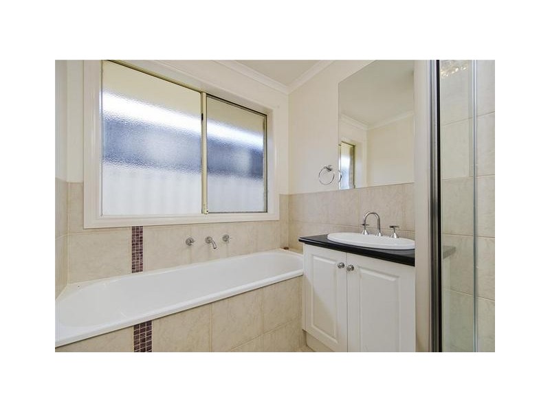 6 Diana Dve, Werribee VIC 3030