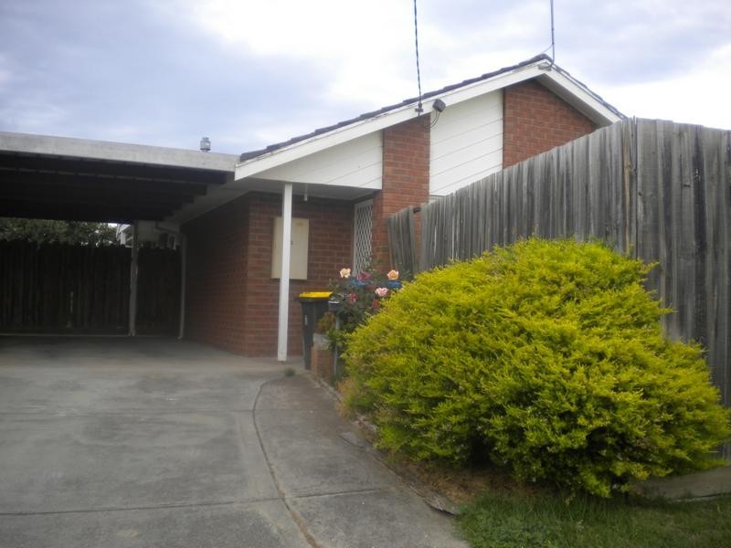 2/273 Greaves Street North, Werribee VIC 3030