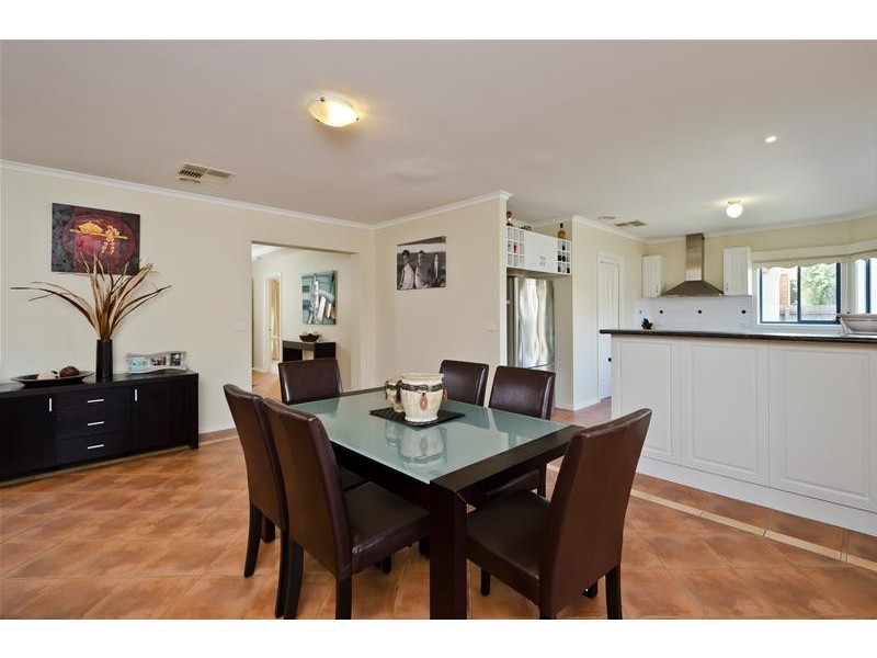 22 Diamond Drive, Werribee VIC 3030