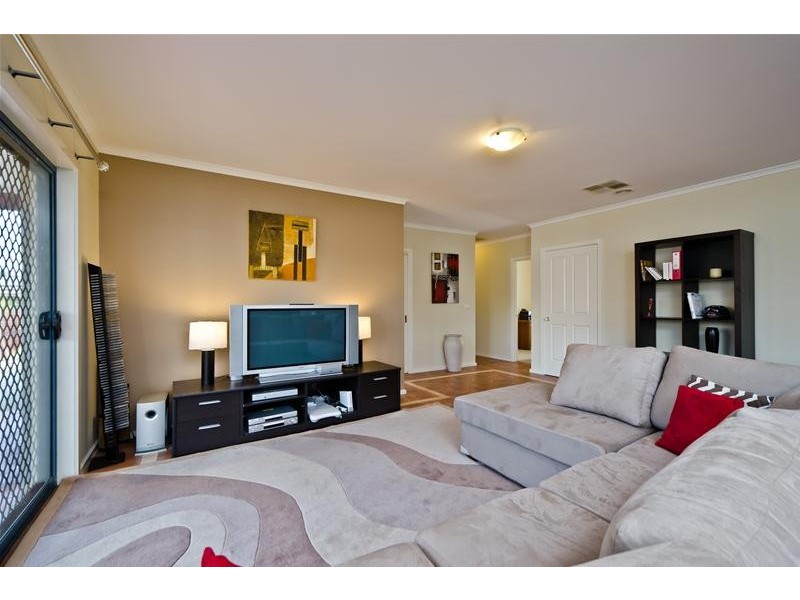 22 Diamond Drive, Werribee VIC 3030