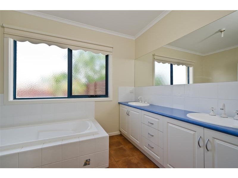 22 Diamond Drive, Werribee VIC 3030