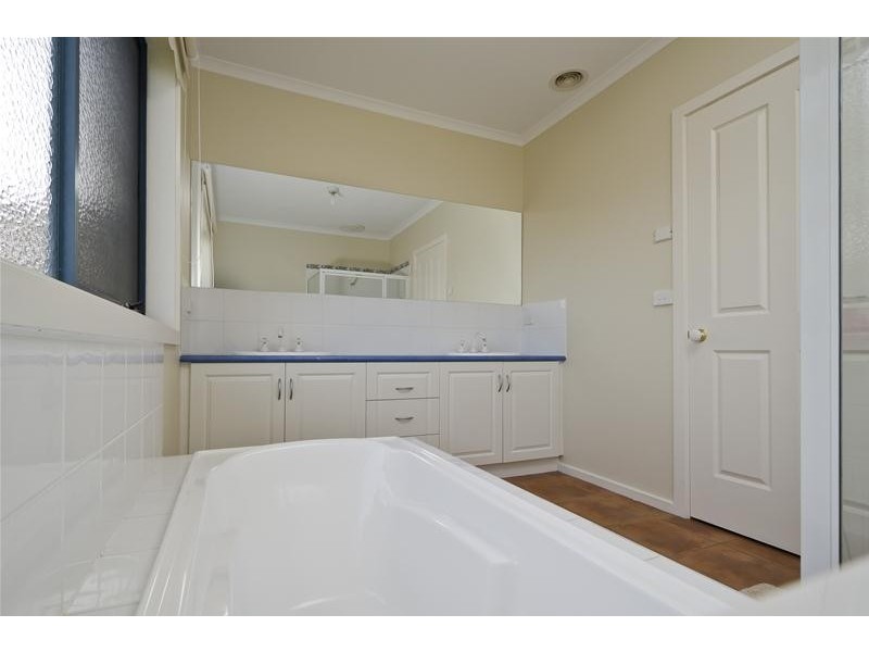 22 Diamond Drive, Werribee VIC 3030