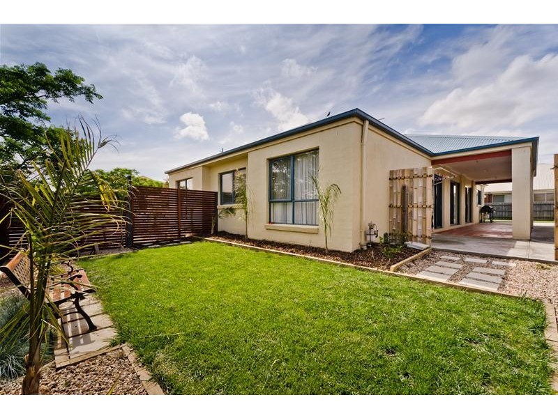 22 Diamond Drive, Werribee VIC 3030