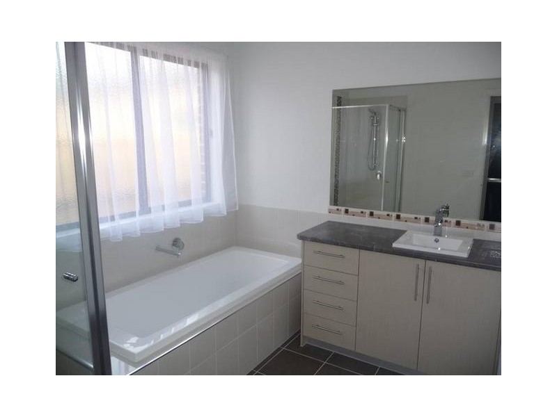 50 Crossway Ave, Tarneit VIC 3029