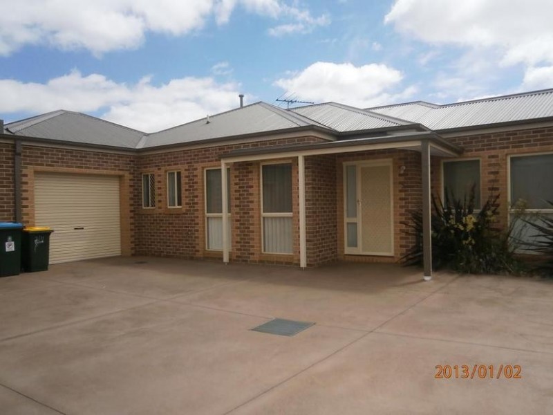 2/11 Bunya Place, Werribee VIC 3030