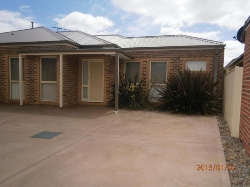 2/11 Bunya Place, Werribee VIC 3030