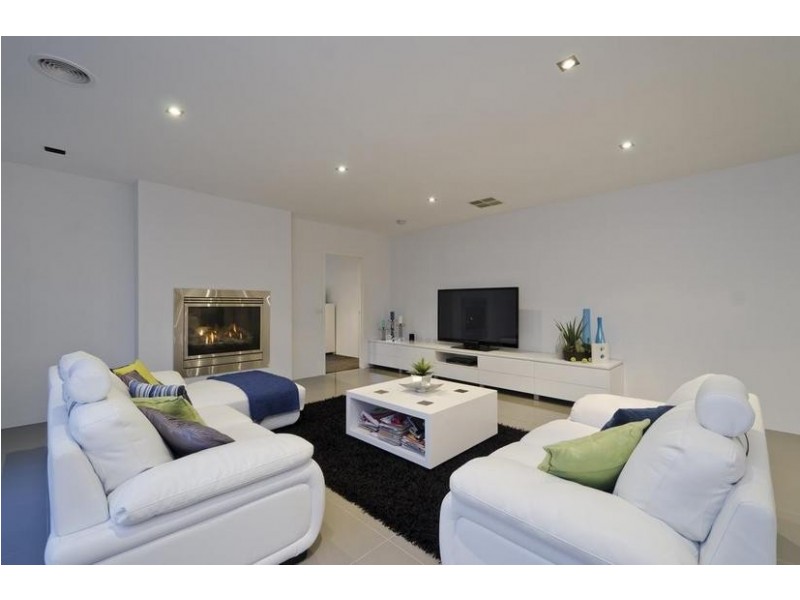 4 Mulwala Crt, Wyndham Vale VIC 3024