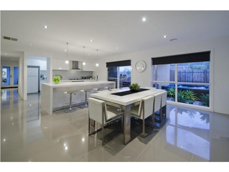 4 Mulwala Crt, Wyndham Vale VIC 3024