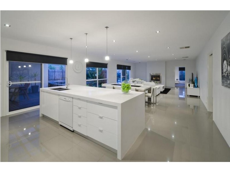 4 Mulwala Crt, Wyndham Vale VIC 3024