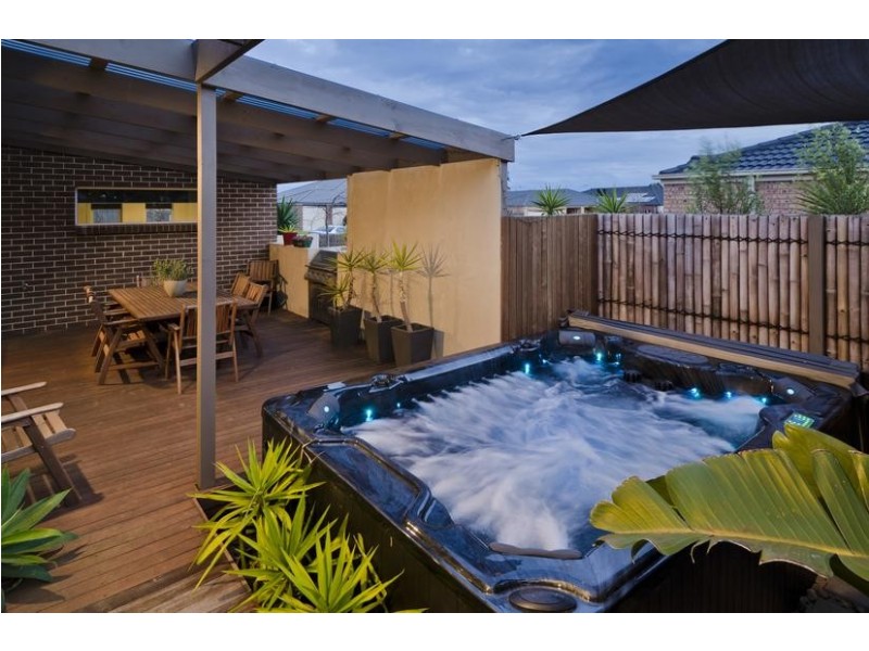 4 Mulwala Crt, Wyndham Vale VIC 3024