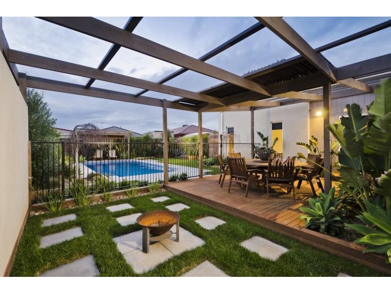 4 Mulwala Crt, Wyndham Vale VIC 3024