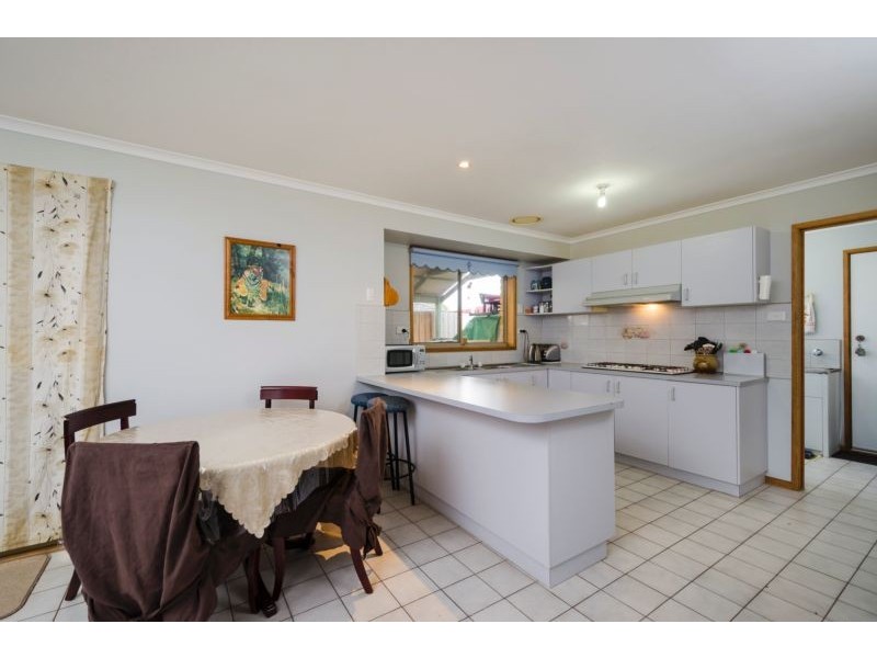 2 Dona Drive, Hoppers Crossing VIC 3029