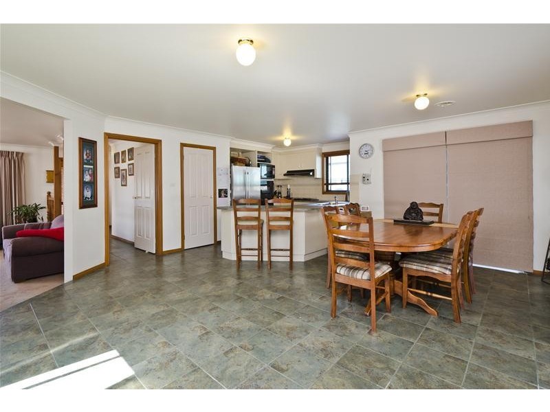 35 Bourke Crescent, Hoppers Crossing VIC 3029