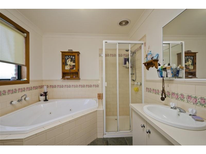 35 Bourke Crescent, Hoppers Crossing VIC 3029