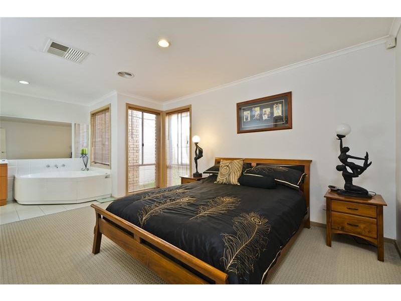 14 Wilmington Avenue, Hoppers Crossing VIC 3029