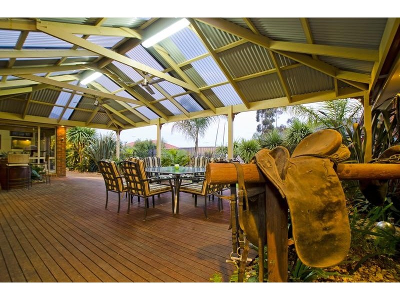 8 Dartmouth Crt, Wyndham Vale VIC 3024