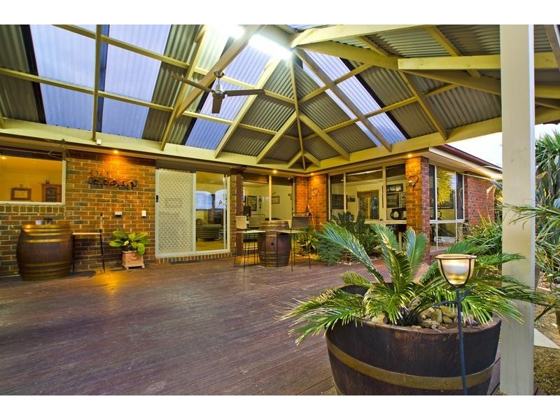 8 Dartmouth Crt, Wyndham Vale VIC 3024