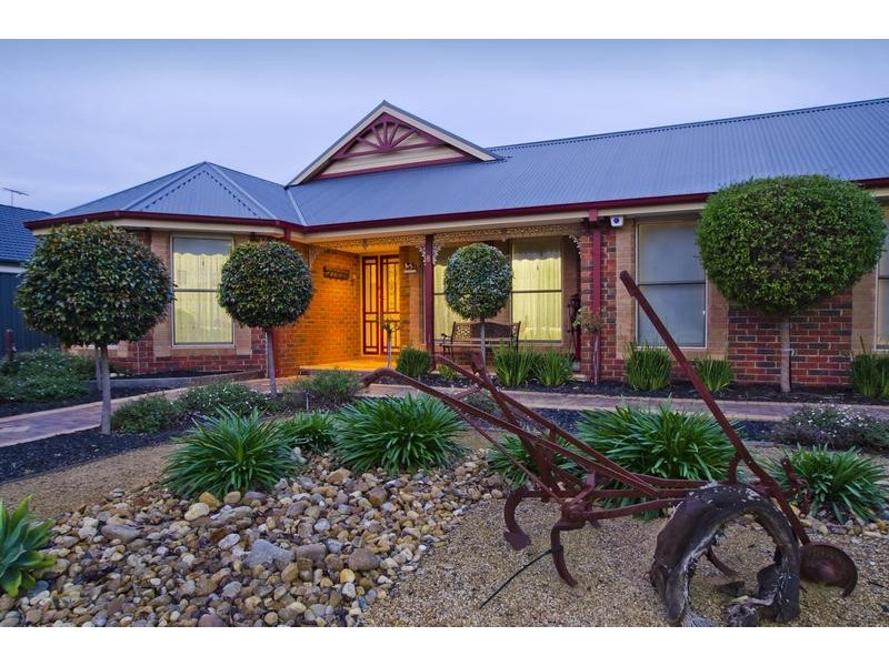 8 Dartmouth Crt, Wyndham Vale VIC 3024