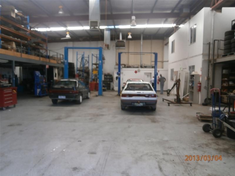 2/5 Sara Grove, Tottenham VIC 3012