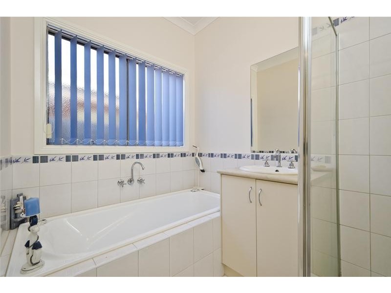 1/11 Swinburne Court, Truganina VIC 3029