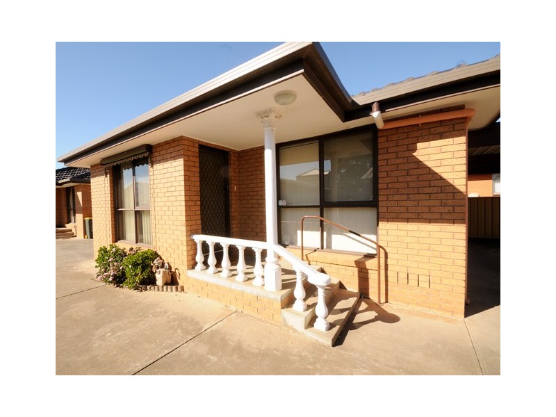 2/7 Deutgam Street, Werribee VIC 3030