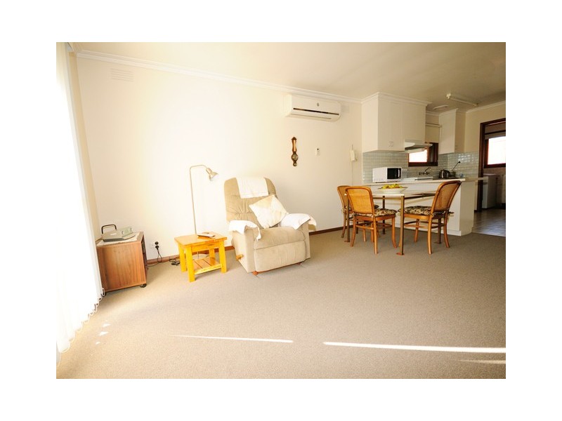 2/7 Deutgam Street, Werribee VIC 3030