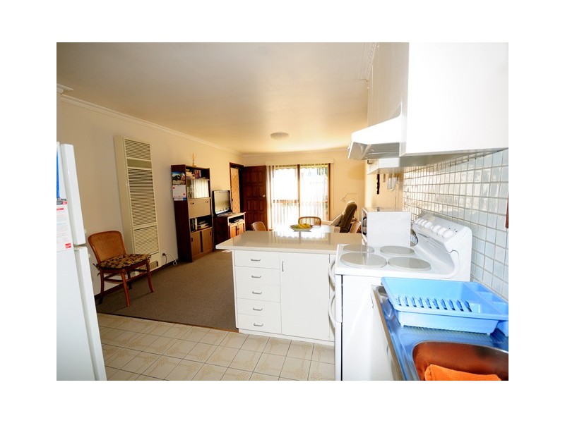 2/7 Deutgam Street, Werribee VIC 3030