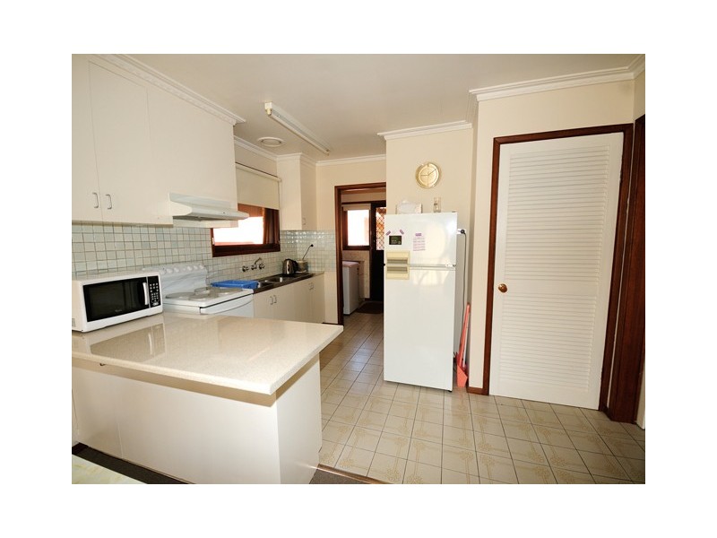 2/7 Deutgam Street, Werribee VIC 3030