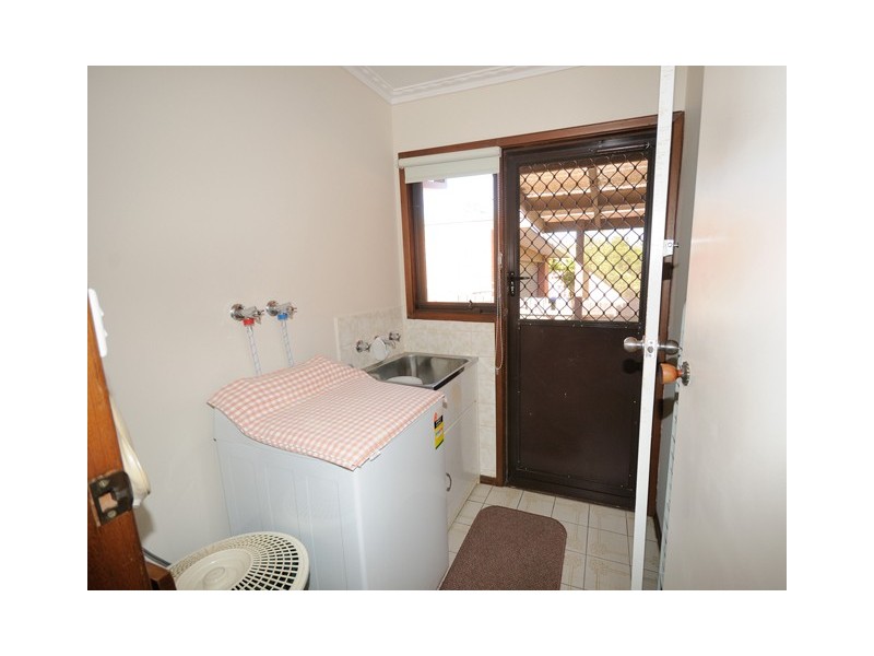 2/7 Deutgam Street, Werribee VIC 3030