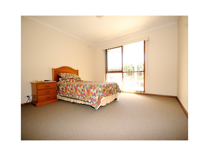 2/7 Deutgam Street, Werribee VIC 3030