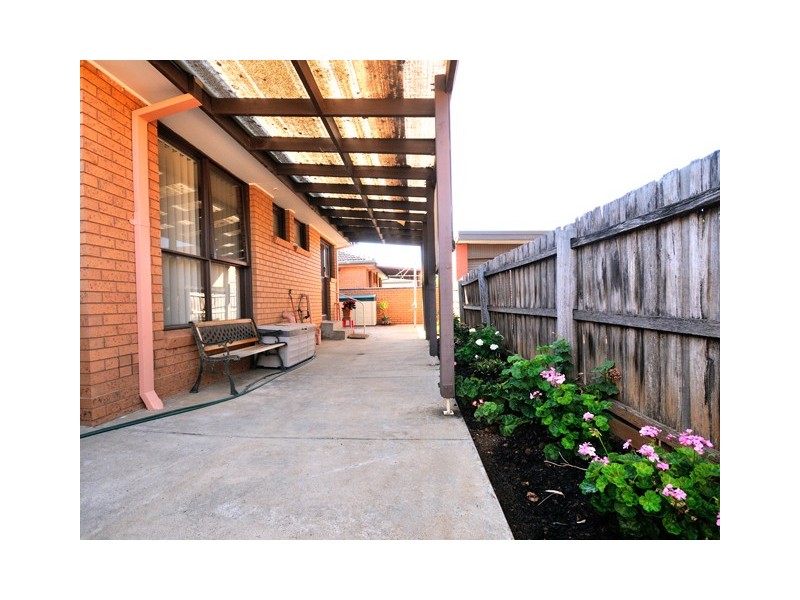 2/7 Deutgam Street, Werribee VIC 3030