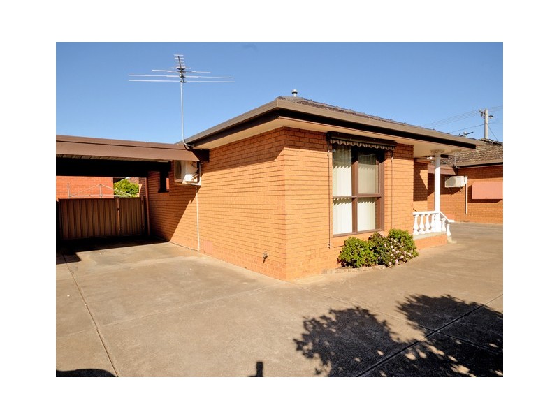 2/7 Deutgam Street, Werribee VIC 3030