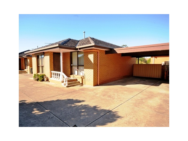 2/7 Deutgam Street, Werribee VIC 3030