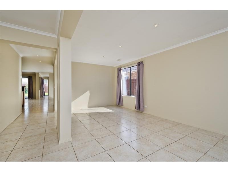 22 Macadamia Grove, Werribee VIC 3030