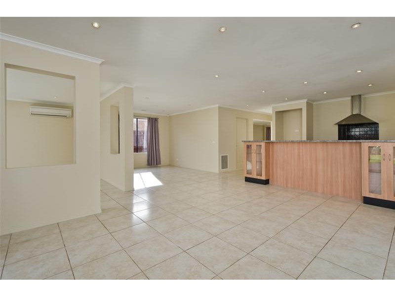 22 Macadamia Grove, Werribee VIC 3030