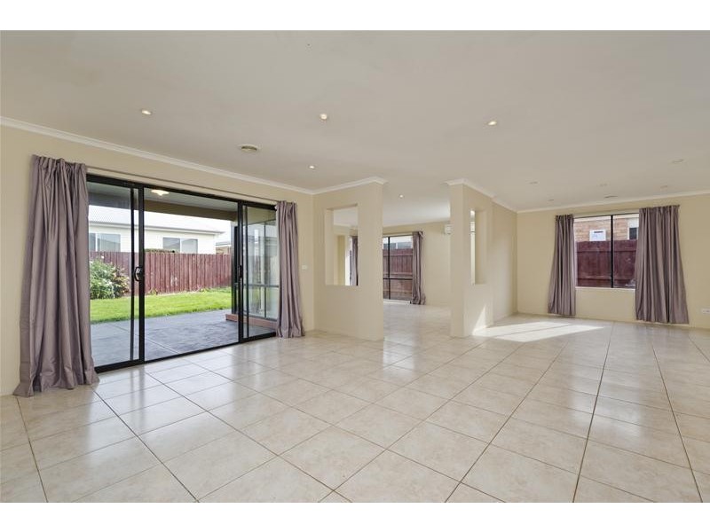 22 Macadamia Grove, Werribee VIC 3030