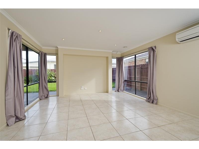22 Macadamia Grove, Werribee VIC 3030