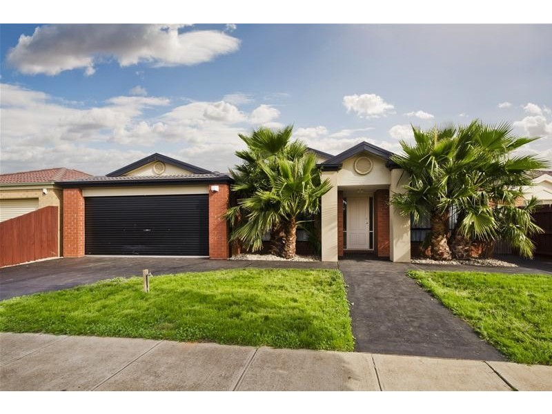 22 Macadamia Grove, Werribee VIC 3030