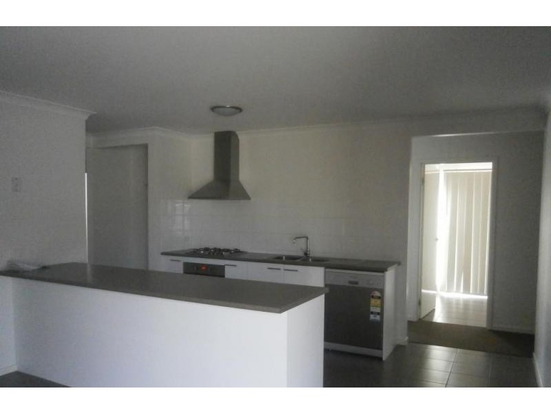 16 Jeremy St, Tarneit VIC 3029