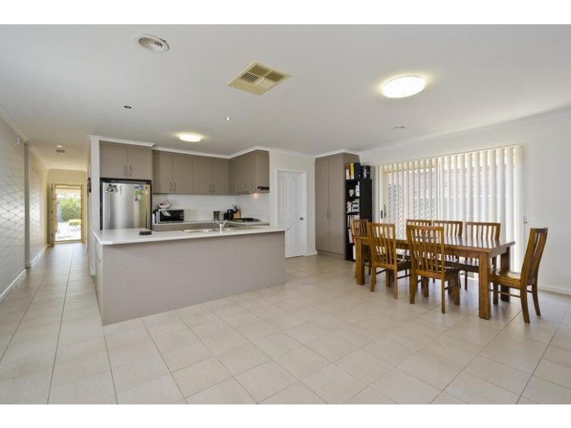 5 Mundi Cres, Wyndham Vale VIC 3024