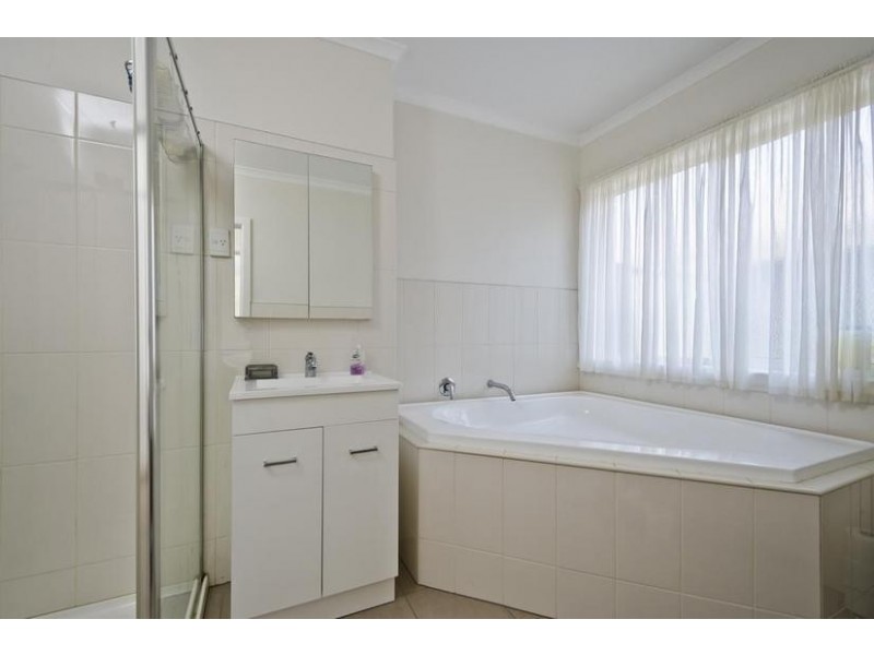 5 Mundi Cres, Wyndham Vale VIC 3024