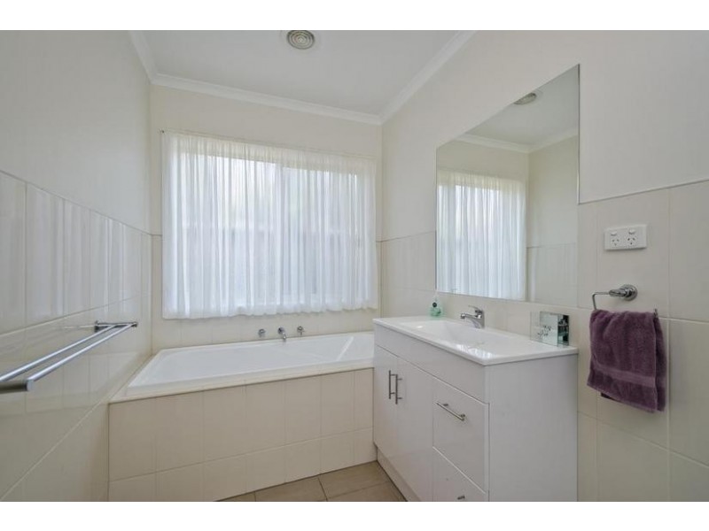 5 Mundi Cres, Wyndham Vale VIC 3024