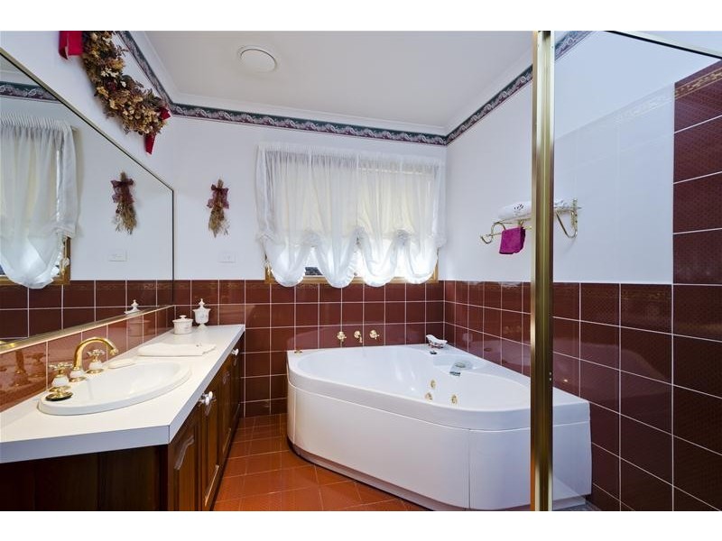 10 San Remo Drive, Werribee VIC 3030