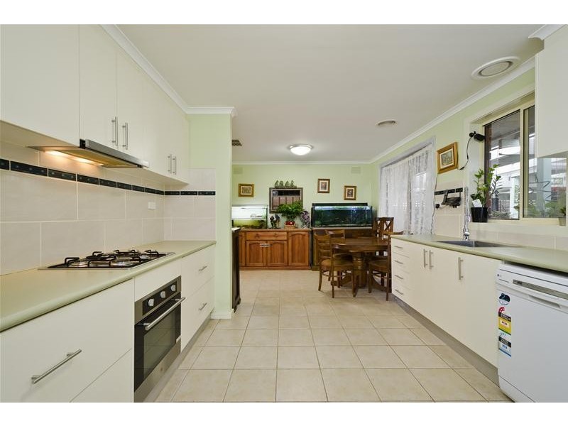 15 Clay Avenue, Hoppers Crossing VIC 3029
