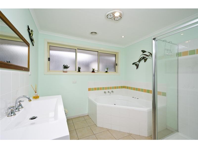 15 Clay Avenue, Hoppers Crossing VIC 3029